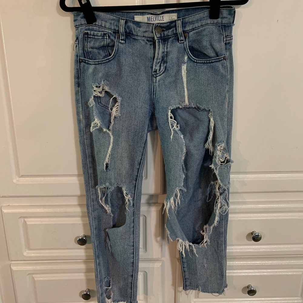 Brandy Melville Distressed Cropped Jeans
